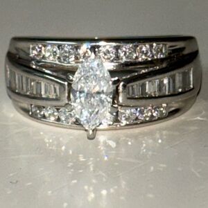 Vintage 14kt white gold wedding/engagement ring lg Marquise diamond 1ctw 7.7g